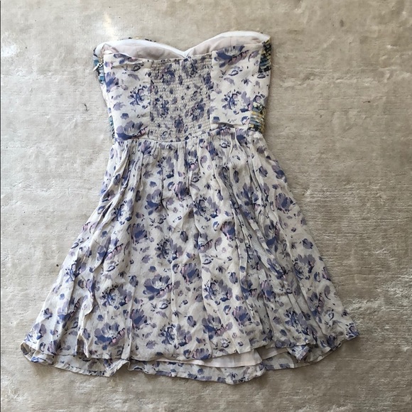 New With Tags Urban Outfitters Floral Dress XS - Picture 2 of 4